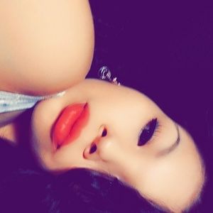 Meet your Posher, Avalonne